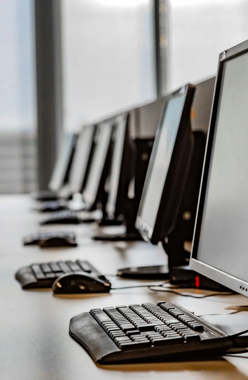 EQUIPAMIENTO TECNOLÓGICO